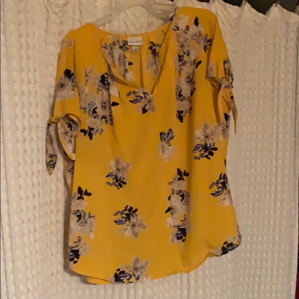 Ava & Viv plus size gold floral shirt